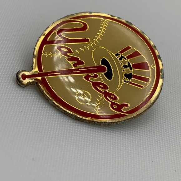Vintage 90s MLB New York Yankees Retro Logo Collectible Lapel Pin - Picture 4 of 11
